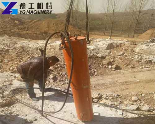 Powerful Hydraulic Rock Splitter